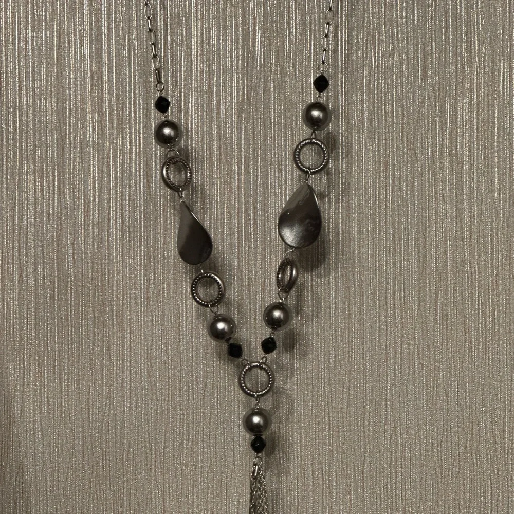8 Necklaces & 7 Earrings - Picture 6 of 9